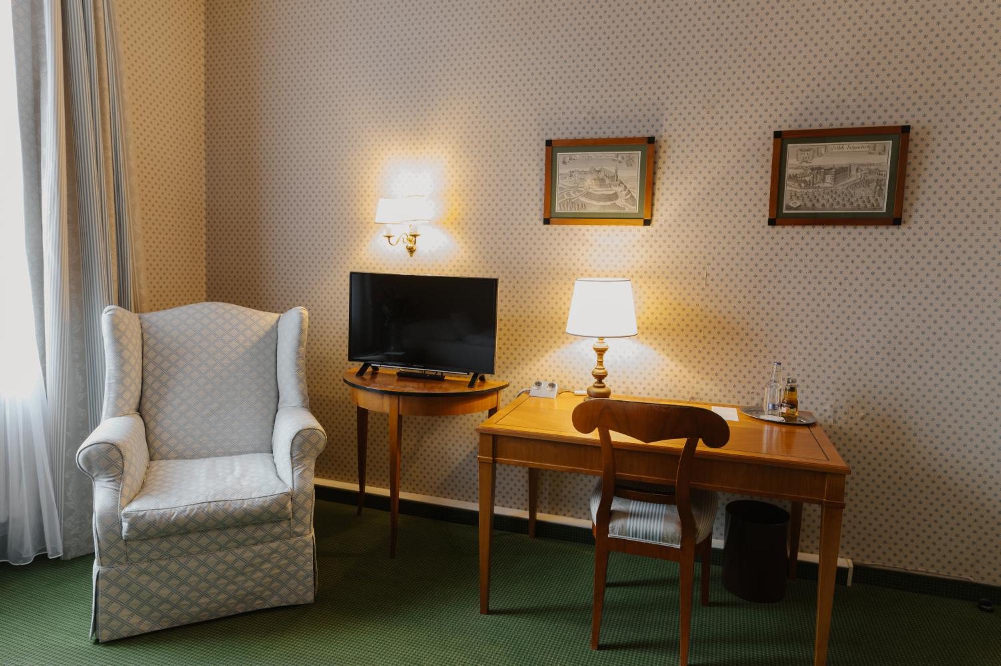 Romantik Hotel Zur Post 퓌어스텐펠트브루크 외부 사진
