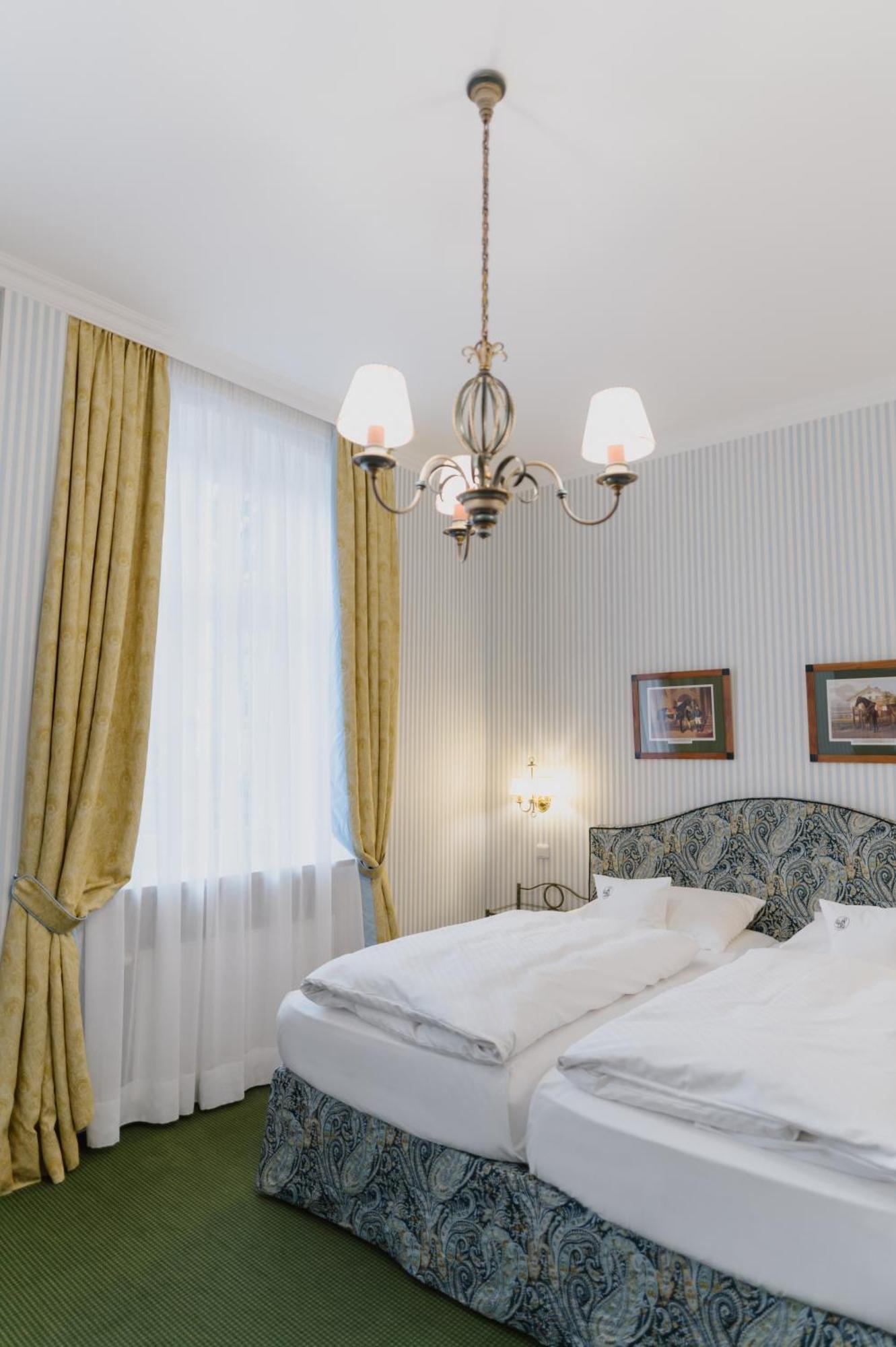 Romantik Hotel Zur Post 퓌어스텐펠트브루크 외부 사진