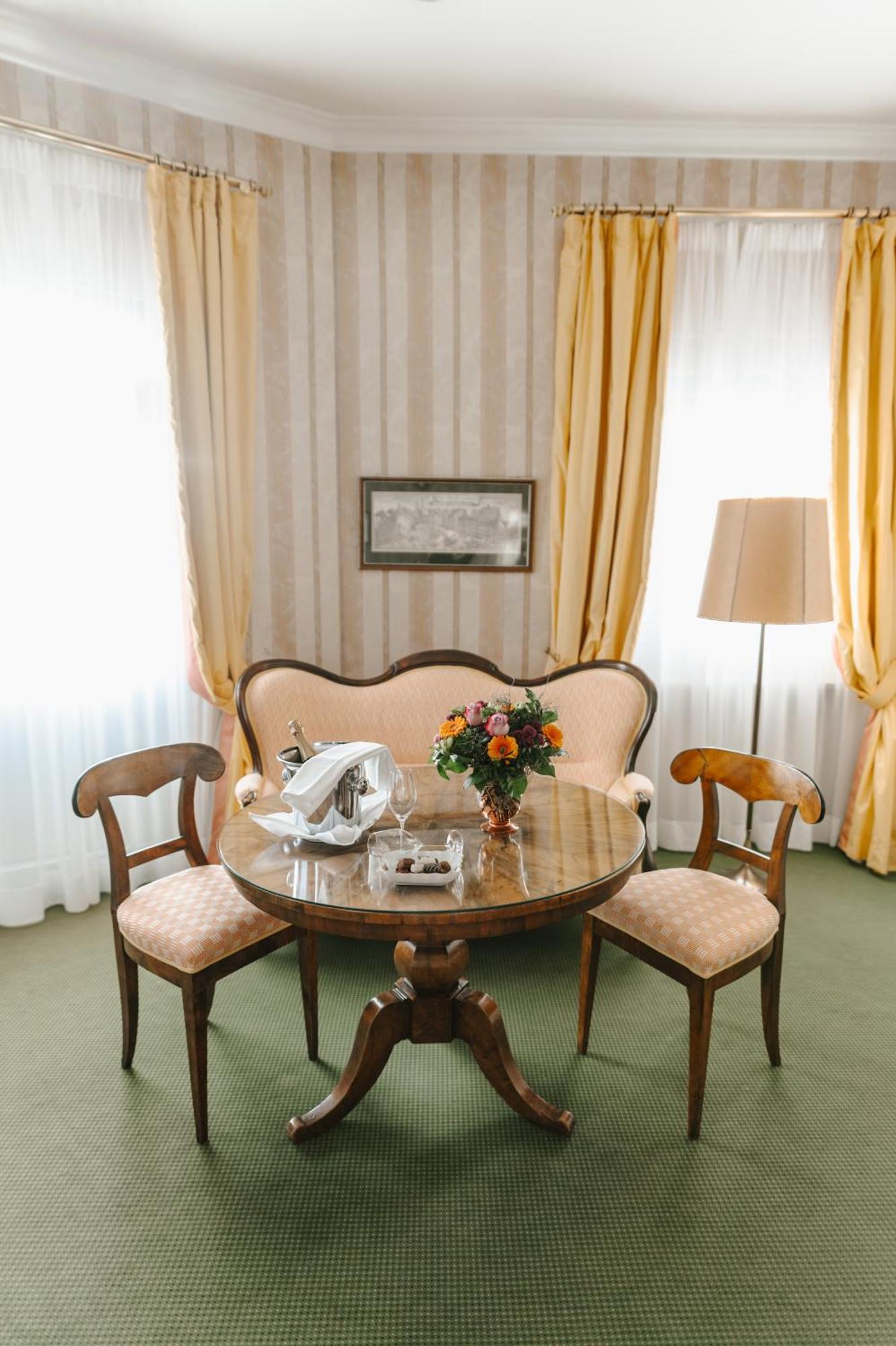 Romantik Hotel Zur Post 퓌어스텐펠트브루크 외부 사진