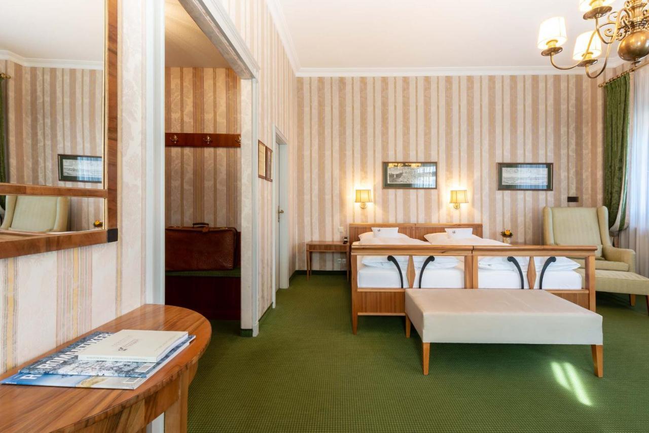 Romantik Hotel Zur Post 퓌어스텐펠트브루크 외부 사진